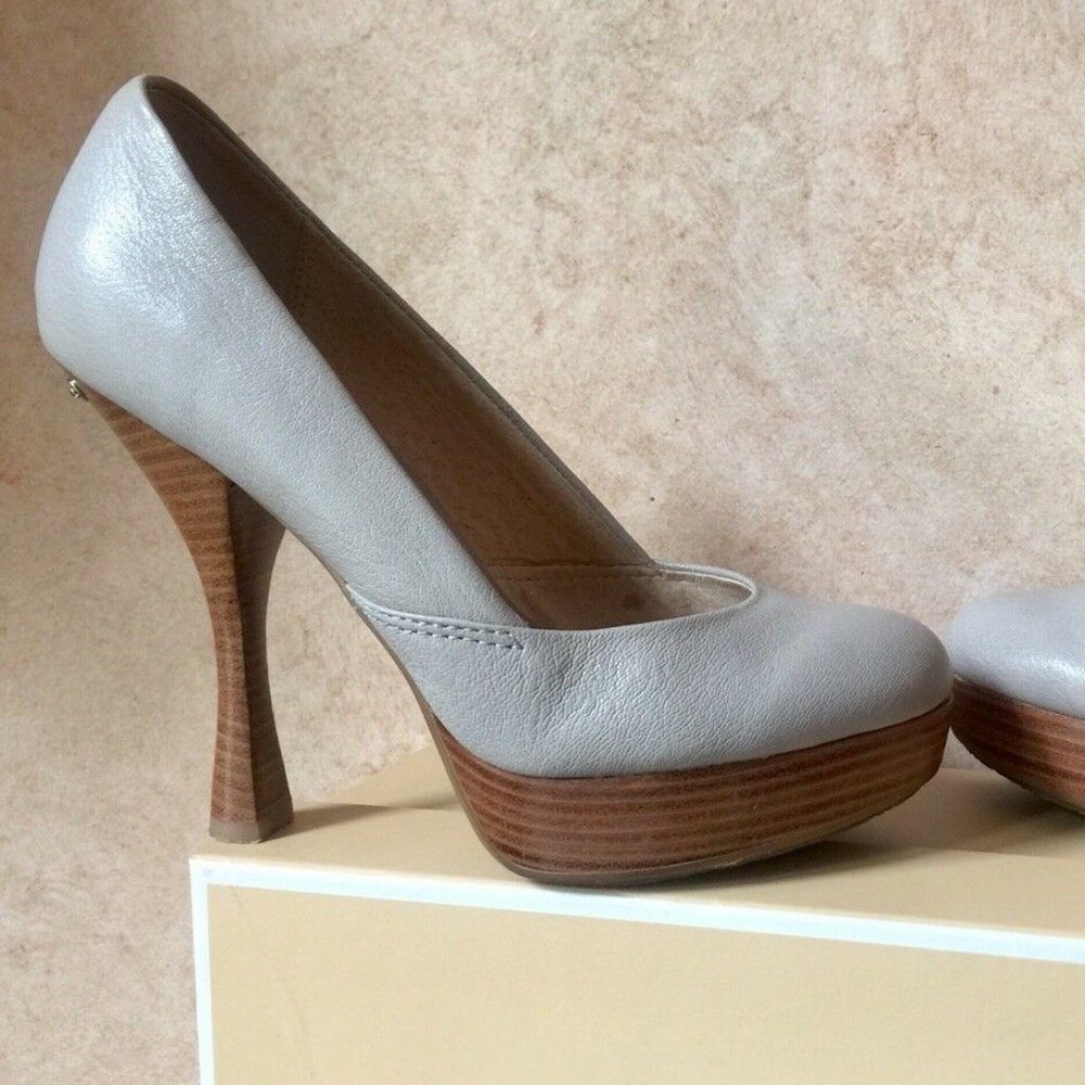 $150 EUC Michael Kors 5.5 M BELINDA Pumps Sexy